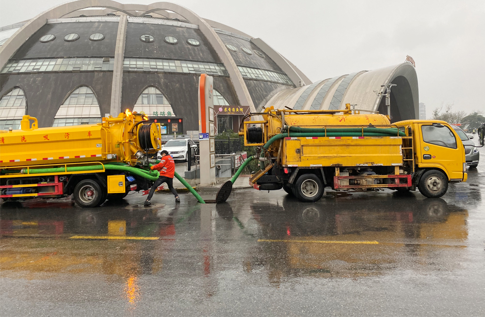 金宁新村商场管道清淤